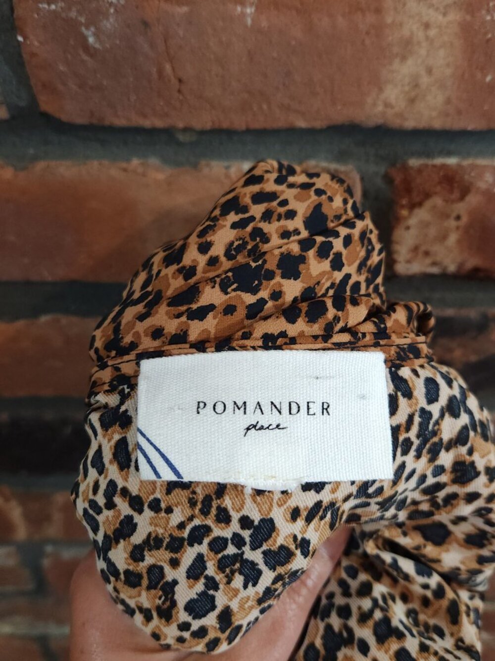 Tuckernuck Pomander Place Hollis Leopard Print Relaxed V-Neck Top Women's XXL - Picture 8 of 8